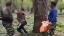 تبرکشی برای نگهبان پارک جنگلی!!